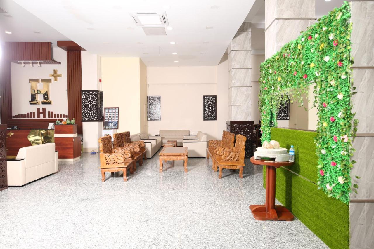 H Plus Hotel Yangon Exterior foto